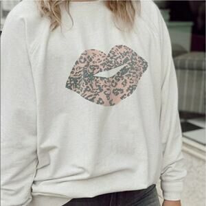NEW Wildfox Plus size XXL Graphic Sweatshirt Pink Animal Printed Lips Whimsy